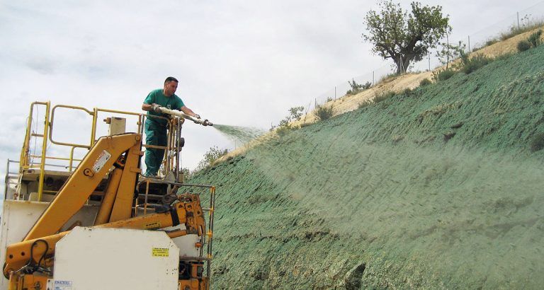 Sostenibilidad y medio ambiente 9 Hidrosiembra en talud